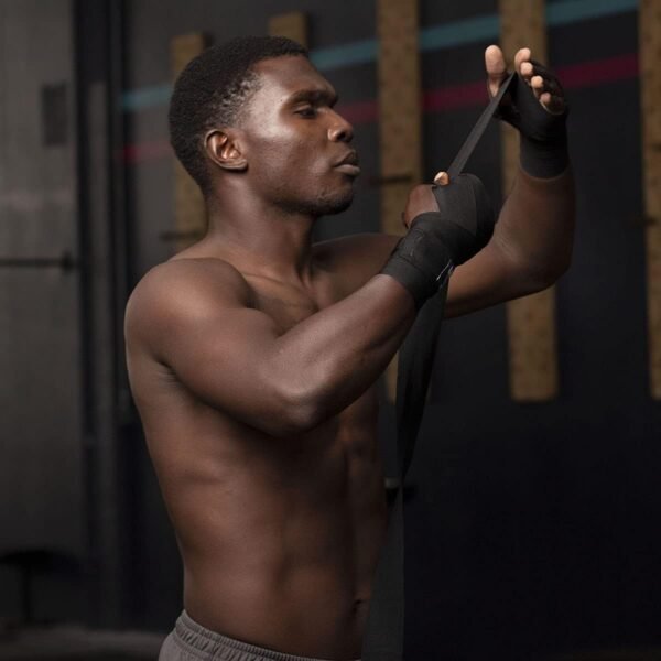 Bandagem Elástica Muvin 5 Metros Com Fechamento em Fecho de Contato e Alça Para Polegar - Atadura de Proteção Para Mãos e Punhos - Faixa de Boxe - Muay Thai - MMA - Artes Marciais - Treino - Unissex - Imagem 7